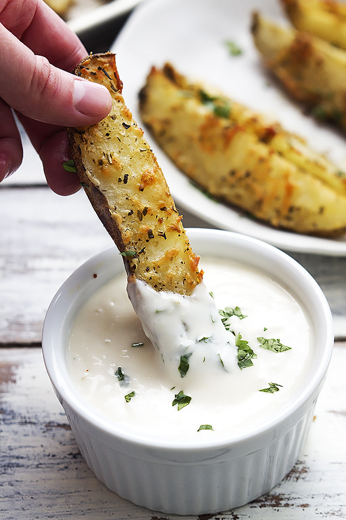 Batatas assadas com alho, ervas e parmesão!