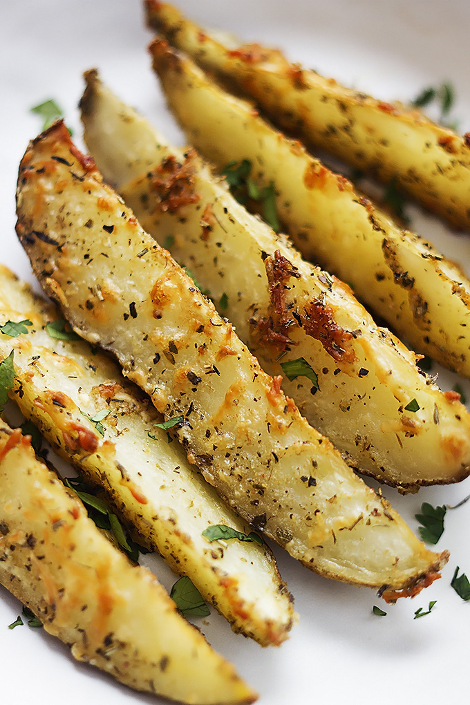Batatas assadas com alho, ervas e parmesão!