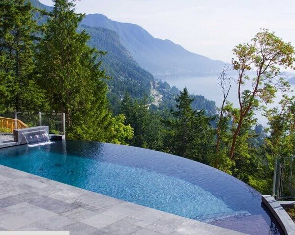 Piscina com Borda Infinita: O que é e como funciona